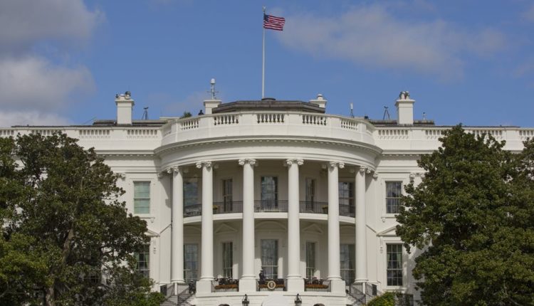 Λευκός-Οίκος:-Ο-Τραμπ-εξετάζει-επισταμένως-την-αγορά-της-Γροιλανδίας