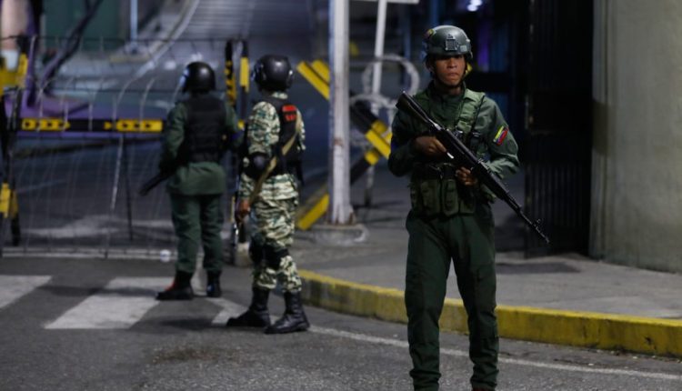 Βενεζουέλα:-Πυρά-κοντά-στο-προεδρικό-μέγαρο-–-Υπό-έλεγχο-η-κατάσταση