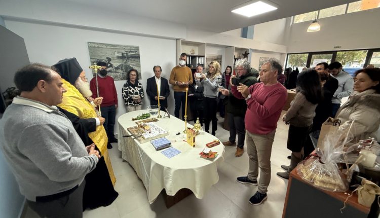 Ο-Ιεραπύτνης-Κύριλλος-τέλεσε-Αγιασμό-και-ευλόγησε-τη-Βασιλόπιτα-στο-Δημοτικό-Λιμενικό-Ταμείο-Σητείας