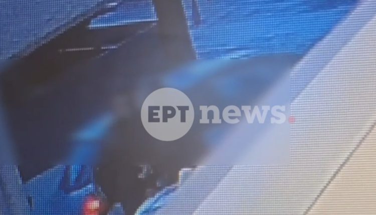 Μυστήριο-με-την-εξαφάνιση-της-16χρονης-Λόρας-στην-Πάτρα:-Βίντεο-ντοκουμέντο-τη-δείχνει-να-συνομιλεί-με-άγνωστο-άνδρα