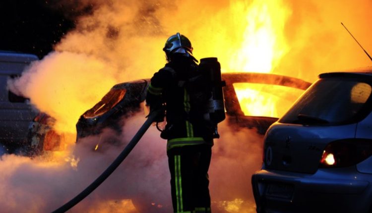 Γαλλία:-Πάνω-από-1.000-πυρπολήσεις-οχημάτων-και-πάνω-από-500-προσαγωγές-τη-νύχτα-της-Πρωτοχρονιάς