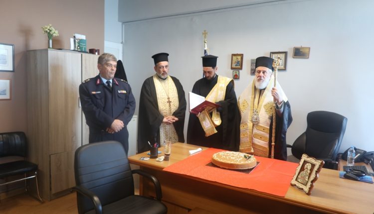 Ο-Μητροπολίτης-Δωρόθεος-ευλόγησε-την-βασιλόπιτα-στην-Πολεμική-Ναυτική-Βάση-Αγκαθωπών-Σύρου-και-στην-Αστυνομική-Διεύθυνση-Κυκλάδων