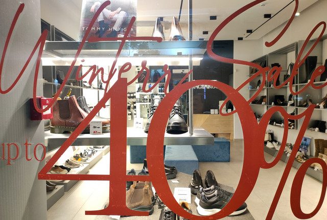 Πόσο-θα-διαρκέσουν-οι-χειμερινές-εκπτώσεις-–-Ποιες-Κυριακές-θα-μείνουν-ανοικτά-τα-καταστήματα