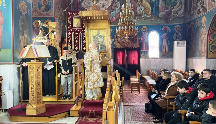 Υποδειγματική-Θεία-Λειτουργία-στη-Νέα-Αγχίαλο-για-το-Γυμνάσιο-–-Λύκειο-Ευξεινούπολης