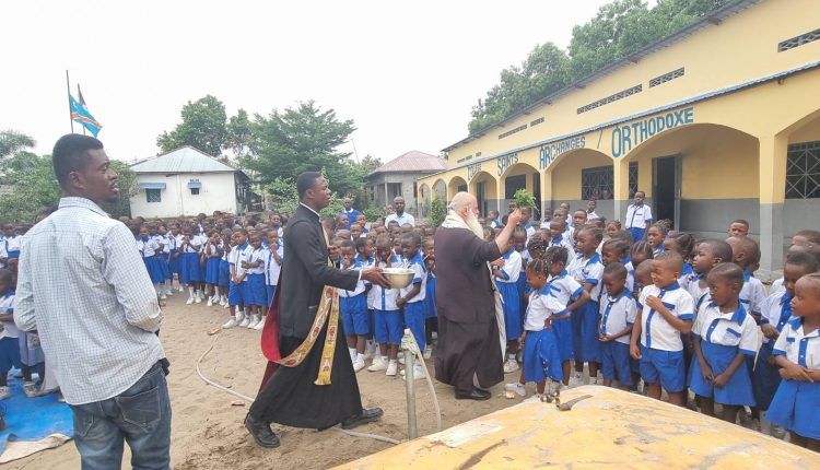 Αγιασμός-για-την-έναρξη-γεώτρησης-στην-eνορία-των-Αρχαγγέλων-στην-Κινσάσα