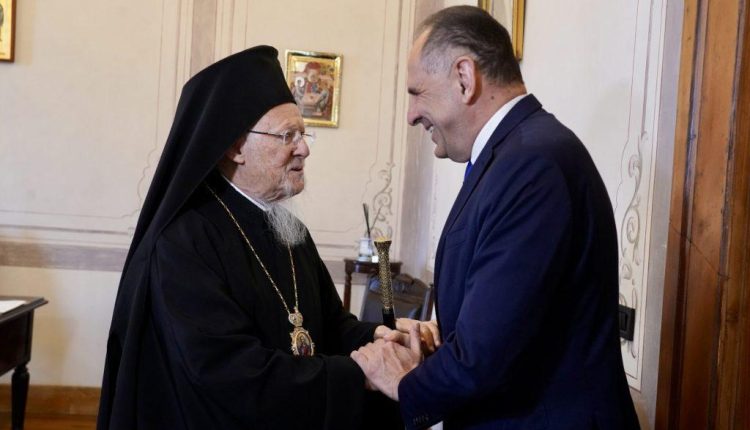 Αμέριστη-στήριξη-στον-Οικουμενικό-Πατριάρχη-από-το-Υπουργείο-Εξωτερικών-μετά-τη-ρωσική-επίθεση