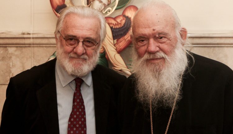 Ο-Αρχιεπίσκοπος-Ιερώνυμος-συναντήθηκε-με-τον-σκηνοθέτη-της-ταινίας-“Καποδίστριας”-Ιωάννη-Σμαραγδή