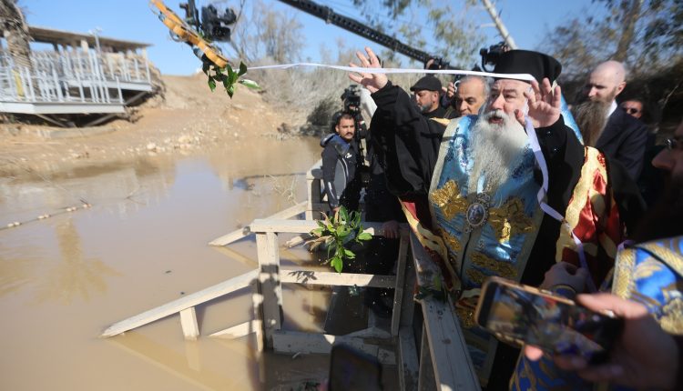 Μήνυμα-ειρήνης-από-τον-Ιορδάνη-ποταμό-έστειλε-ο-Κυριακουπόλεως-Χριστοφόρος