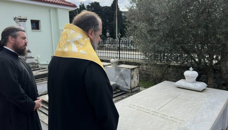 Ο-Θεσσαλονίκης-Φιλόθεος-τέλεσε-Τρισάγιο-στο-μνήμα-του-Μητροπολίτη-Ιωαννίνων-κυρού-Θεοκλήτου