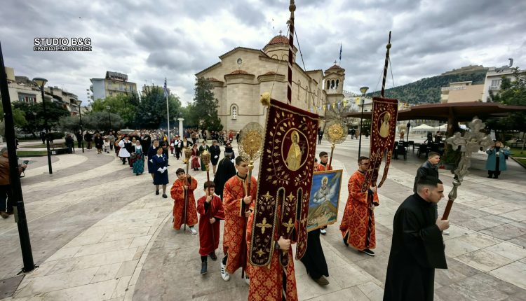 Λιτανεία-των-ιερών-λειψάνων-του-Αγίου-Πέτρου,-του-πολιούχου-του-Άργους