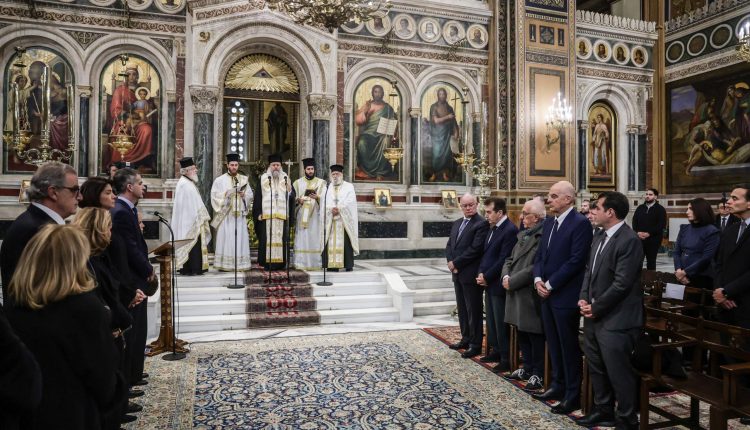 Επιμνημόσυνη-δέηση-για-τα-θύματα-της-τρομοκρατίας-στον-Μητροπολιτικό-Ναό-Αθηνών