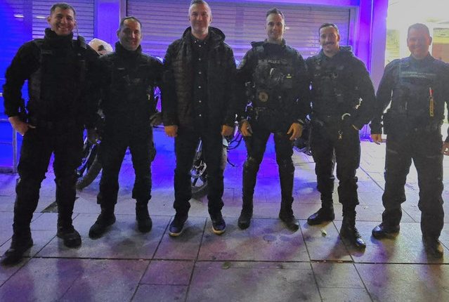 Αστυνομικοί-ήρωες-στη-Χαλκίδα:-Μπήκαν-σε-φλεγόμενο-κτίριο-και-απεγκλώβισαν-ζωντανούς-δύο-πολίτες