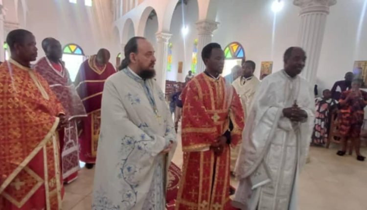 Ο-ποδηλάτης-της-Σινυάγκας-έγινε-ιερέας