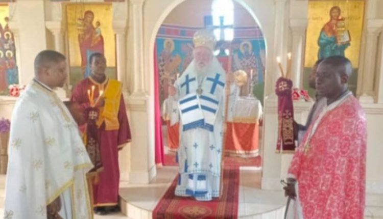 Ο-Επίσκοπος-Πολυστύλου-Σωφρόνιος-στον-Μητροπολιτικό-Ναό-Μπουκόμπας