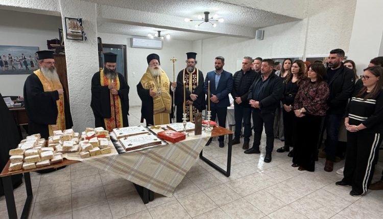 Ο-Ιεραπύτνης-Κύριλλος-ευλόγησε-τη-Βασιλόπιτα-του-Πολιτιστικού,-Λαογραφικού-και-Χορευτικού-Συλλόγου-Ιεράπετρας-«Ο-Κρητικός-Χορός»