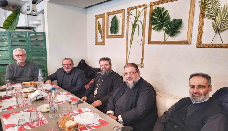 Γεύμα-στους-εργαζόμενους-στον-τομέα-καθαριότητας-του-Δήμου-Κομοτηνής-από-την-Μητρόπολη-Μαρωνείας