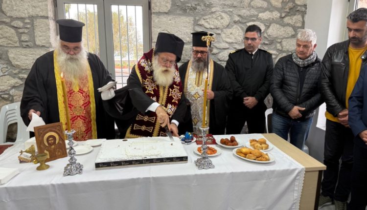 Ο-Μητροπολίτης-Κύριλλος-στην-τελετή-κοπής-της-Βασιλόπιτας-του-Λιμεναρχείου-Ιεράπετρας