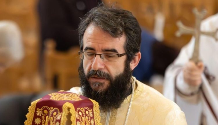 Ο-π.-Χαράλαμπος-Γκιόκας-στην-«Επικαιρότητα»-για-τον-μακαριστό-Αρχιεπίσκοπο-Αλβανίας-Αναστάσιο-(ΗΧΗΤΙΚΟ)