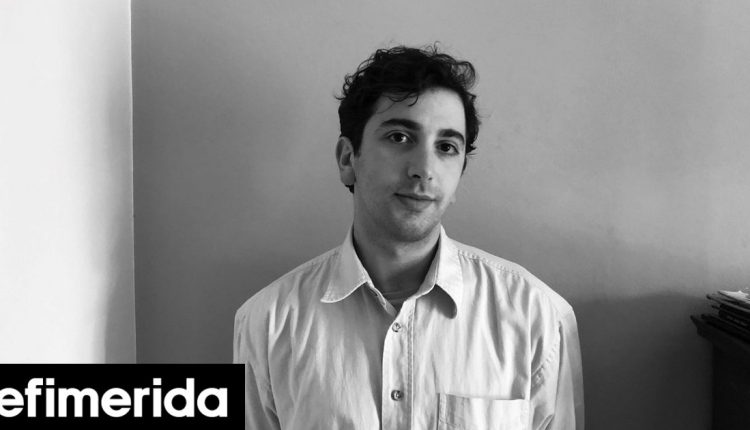 o-mario-banushi-στο-iefimerida-αμέσως-μετά-την-βράβευσή-του-με-τον-Αργυρό-Λέοντα-της-Μπιενάλε-Βενετίας-Είναι-μόλις-27-ετών