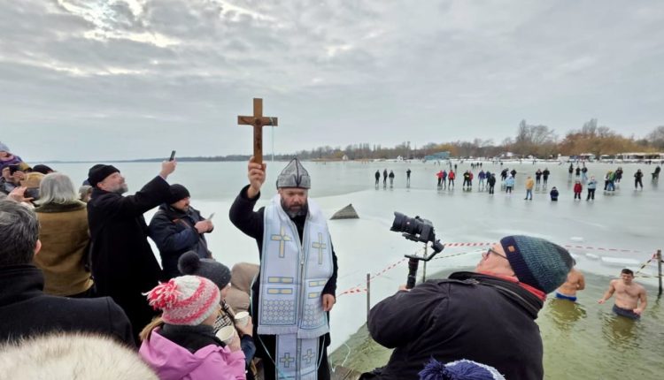 Αγιασμός-των-υδάτων-στη-λίμνη-balaton-της-Ουγγαρίας