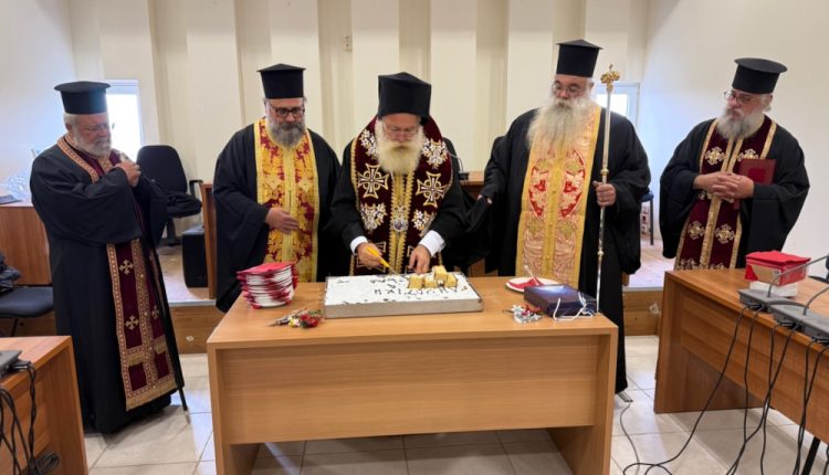 Ο-Ιεραπύτνης-Κύριλλος-ευλόγησε-τη-Βασιλόπιτα-στη-Δημοτική-Ενότητα-Μακρύ-Γιαλού-του-Δήμου-Ιεράπετρας