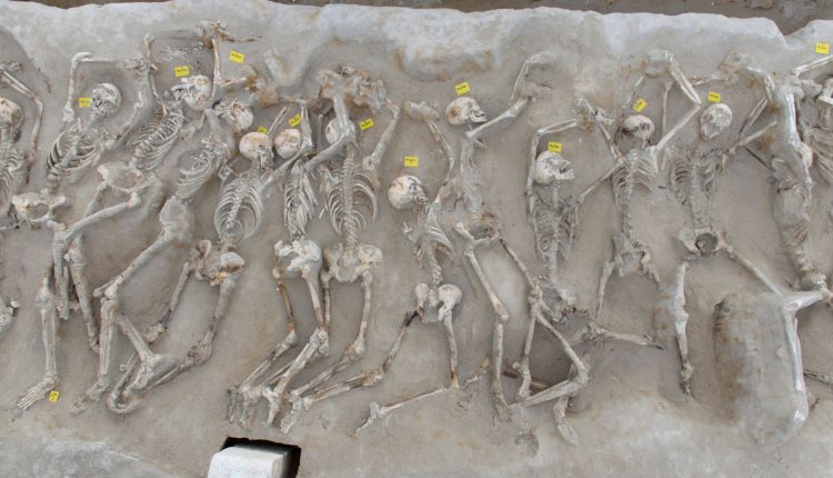 Οι-«Δεσμώτες-επιστρέφουν»-στην-αρχική-τους-θέση,-προστατευμένοι-από-μουσειακό-κέλυφος,-στην-Εσπλανάδα-του-Φαλήρου