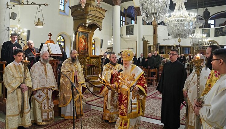 Αρχιερατική-Θεία-Λειτουργία-στον-Ιερό-Ναό-Κοιμήσεως-της-Θεοτόκου-Ναούσης