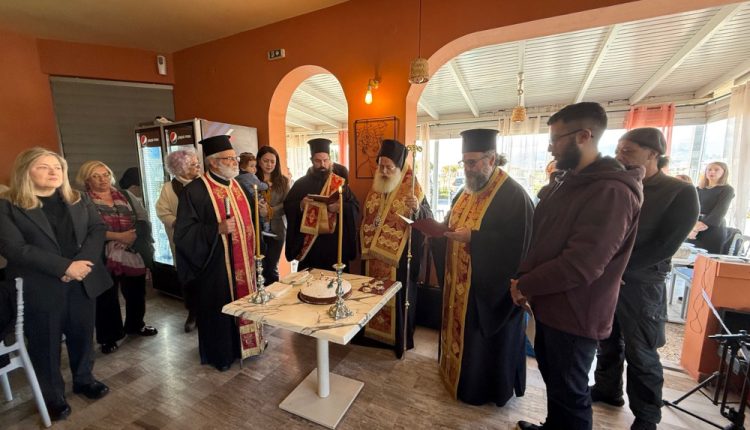 Ευλόγηση-της-Βασιλόπιτας-του-Συλλόγου-Φίλων-Θεάτρου-Ιεράπετρας-από-τον-Μητροπολίτη-kύριλλο