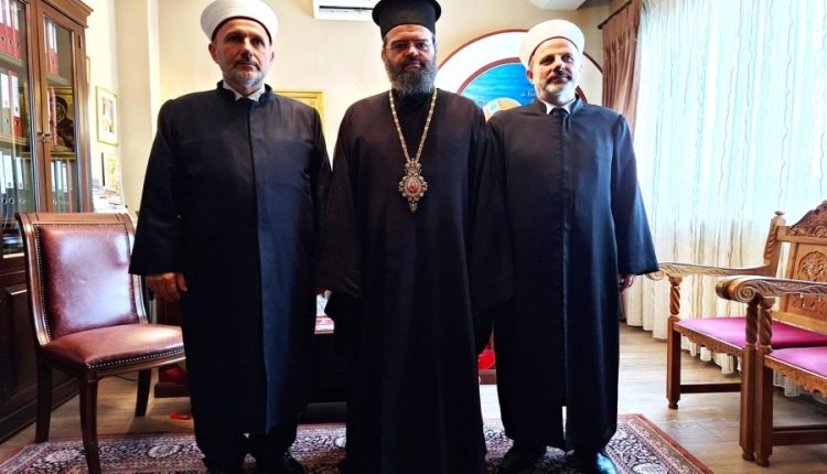 Εθιμοτυπική-επίσκεψη-του-Τοποτηρητή-Μουφτή-Κομοτηνής-και-του-νέου-Μουφτή-Διδυμοτείχου-στον-Μητροπολίτη-Μαρωνείας