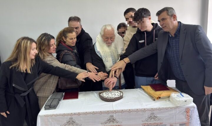 Ευλογία-βασιλόπιτας-σε-Νοσοκομείο-και-1ο-Λύκειο-Θηβών