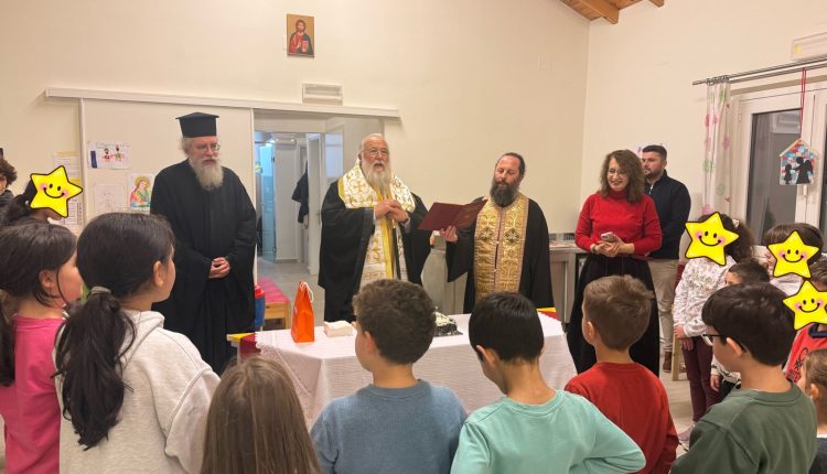 Ο-Μητροπολίτης-Κερκύρας-κοντά-στα-παιδιά