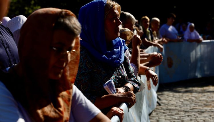 ΕΡΕΥΝΑ:-Η-Εκκλησία-πρώτη-στην-εμπιστοσύνη-των-Ρουμάνων