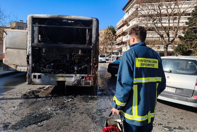 Στις-φλόγες-τυλίχθηκε-αστικό-λεωφορείο-στην-ανατολική-Θεσσαλονίκη