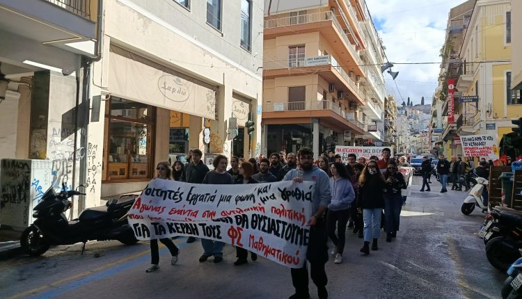 Πορεία-στο-κέντρο-της-Πάτρας-για-τη-φονική-έκρηξη-στο-εργοστάσιο-«Βιολάντα»-–-ertnews.gr