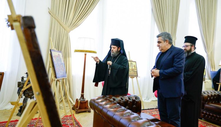 Δέκα-κλεμμένες-εικόνες-παραδόθηκαν-στην-Εκκλησία-της-Αλβανίας-μετά-από-δεκατέσσερα-χρόνια