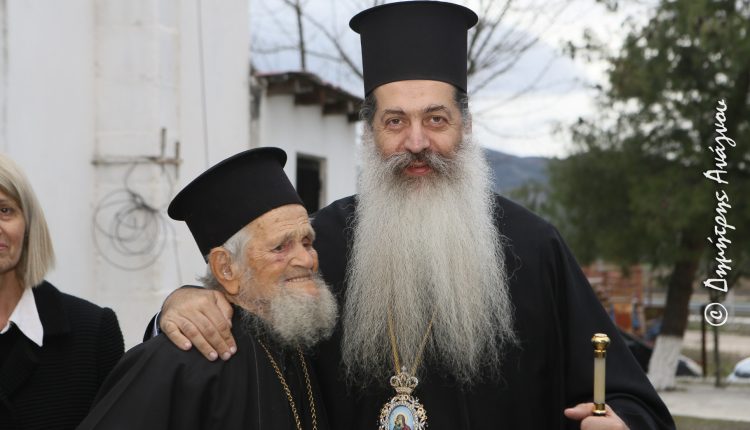 Φθιώτιδος-Συμεών:-«Υποκλίνομαι-στον-ιερέα-μου,-που-έκλεισε-τα-100-και-συνεχίζει-να-ιερουργεί!»