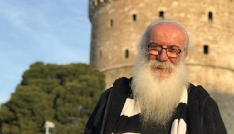 «Έπεσε-ο-ουρανός-και-τους-σκέπασε»:-Συγκινεί-ο-π.-Χρήστος-Μήτσιος-για-το-τροχαίο-με-τους-φίλους-του-ΠΑΟΚ