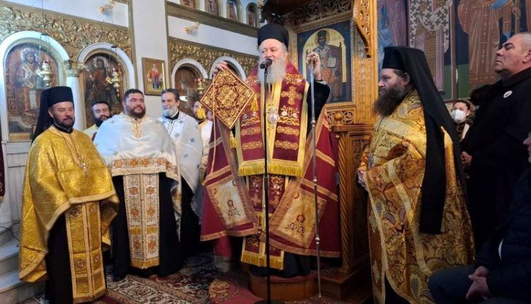 Ο-Μητροπολίτης-Χαλκίδος-στον-πανηγυρίζοντα-Ιερό-Ναό-Αγίου-Τρύφωνος-πολιούχου-Νέας-Λαμψάκου
