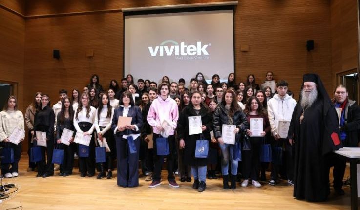 Εκδήλωση-προς-τιμήν-των-Τριών-Ιεραρχών-και-βράβευση-αριστούχων-μαθητών-Μητροπόλεως-Δράμας