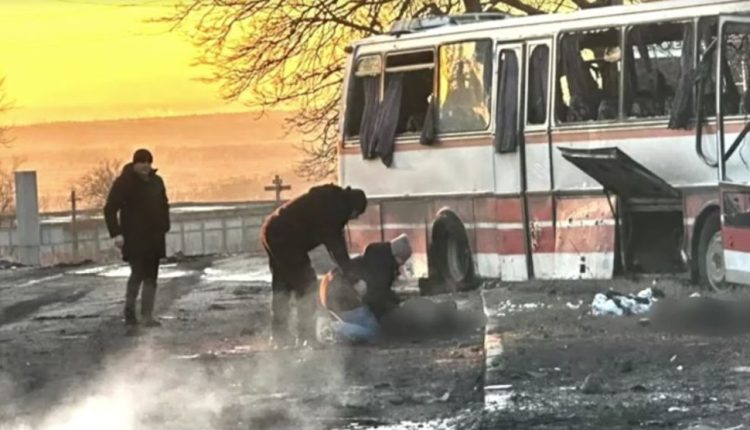 Ουκρανία:-Τουλάχιστον-12-νεκροί-από-ρωσική-επίθεση-σε-λεωφορείο-με-εργάτες
