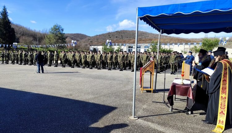 Ο-Μητροπολίτης-Θεσσαλιώτιδος-στην-τελετή-ονομασίας-και-αποφοίτησης-188-νέων-Στρατονόμων-και-Αερονόμων