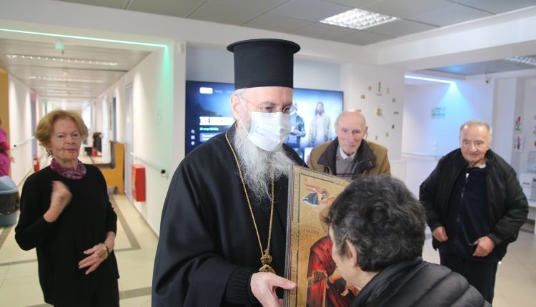 Επίσκεψη-Μητροπολίτη-Ναυπάκτου-στο-«Ενήλιον»-Γηροκομείο