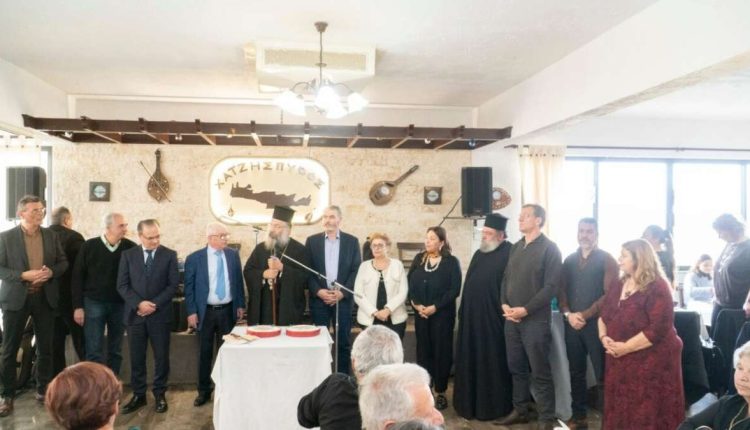 Ο-Μητροπολίτης-Ρεθύμνης-Πρόδρομος-ευλόγησε-Αγιοβασιλόπιτες-διαφόρων-φορέων-και-συλλόγων