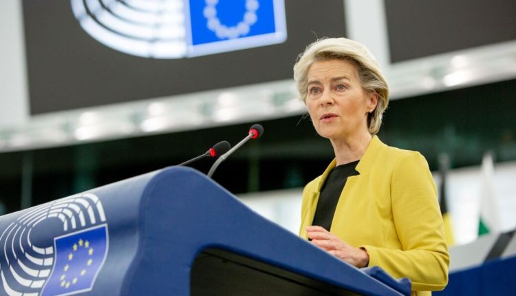 Η-Φον-ντερ-Λάιεν-στο-Κίεβο-για-την-επέτειο-από-την-έναρξη-του-πολέμου-στην-Ουκρανία