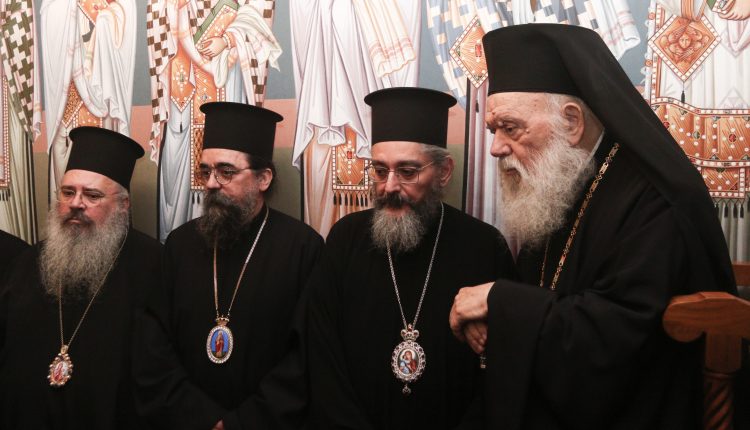 Επιμνημόσυνη-δέηση-στην-Ιερά-Σύνοδο-για-τα-θύματα-των-δυστυχημάτων-σε-Τρίκαλα-και-Ρουμανία-(ΦΩΤΟ)