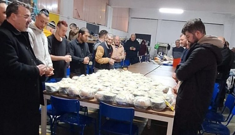 Μία-ενορία-στην-Τιμισοάρα-προσέφερε-ζεστό-γεύμα-σε-δεκάδες-αστέγους