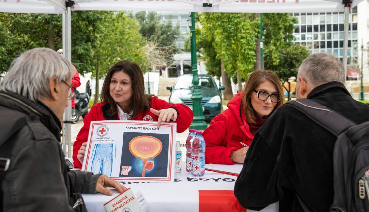 Ο-Ελληνικός-Ερυθρός-Σταυρός-διοργάνωσε-δράση-ενημέρωσης-και-ευαισθητοποίησης-για-τον-Καρκίνο-στην-Πλατεία-Συντάγματος