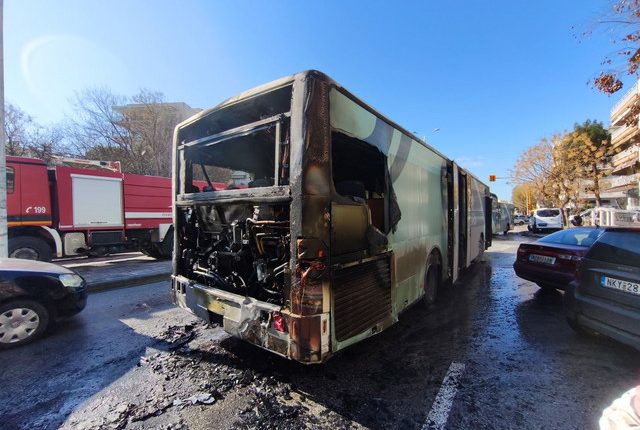 Τις-παραιτήσεις-της-Διοίκησης-του-ΟΣΕΘ-ζήτησε-το-υπουργείο-Μεταφορών-λόγω-των-πυρκαγιών-σε-λεωφορεία