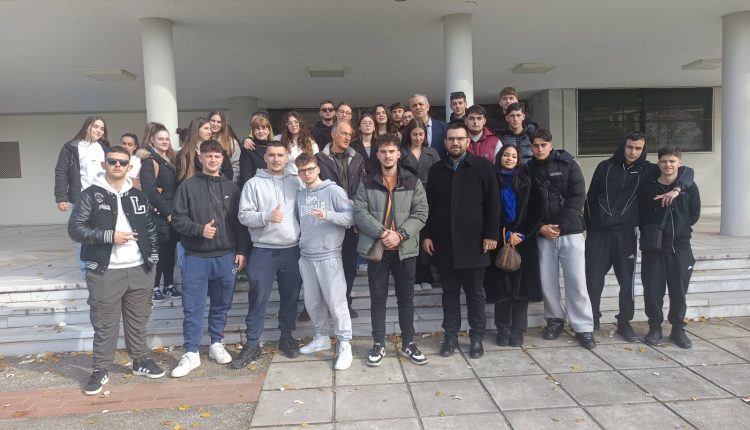 Επίσκεψη-στο-Τμήμα-Κοινωνικής-Θεολογίας-του-ΑΠΘ-του-1ου-Λυκείου-Αργοστολίου