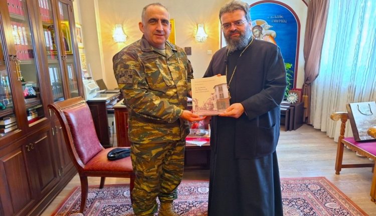 Επίσκεψη-του-νέου-Διοικητή-της-21ης-ΤΘΤ-στον-Μητροπολίτη-Μαρωνείας